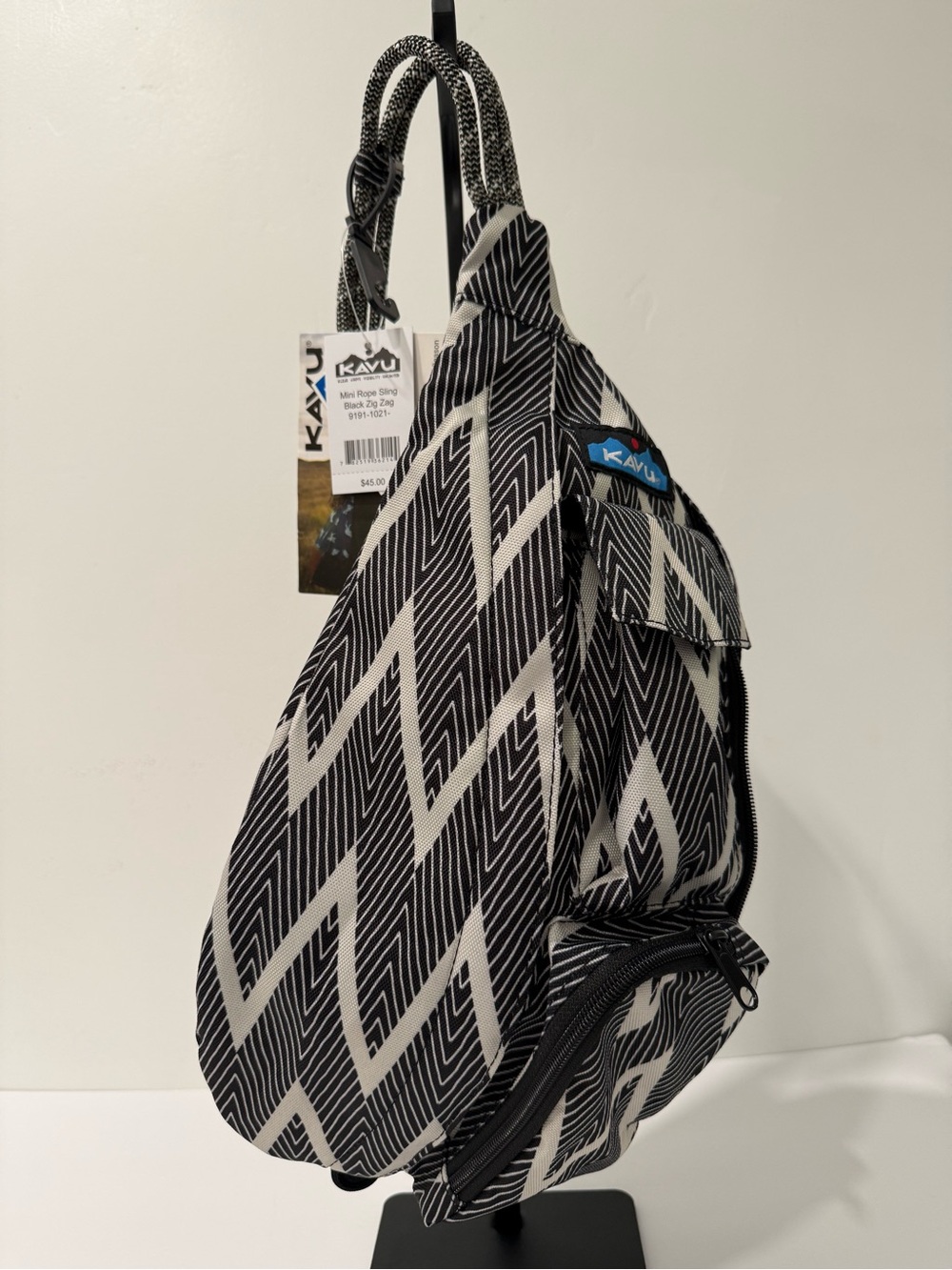 Kavu Mini Rope Sling Black White Zig Zag - 2 Side Pockets + Front Cell Pockets - Picture 3 of 6